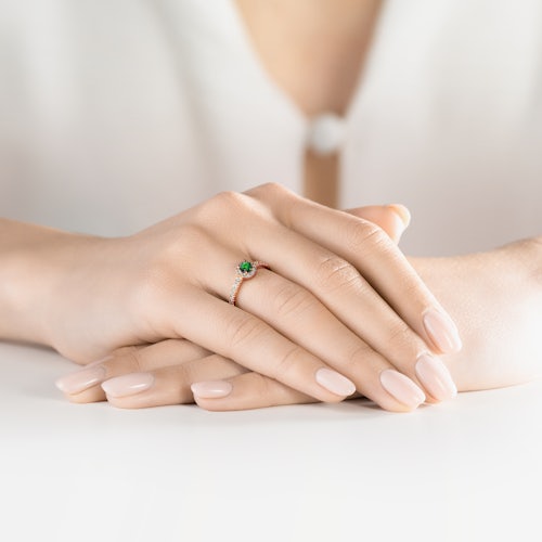 Pierścionek zaręczynowy This is Love: różowe złoto, szmaragd